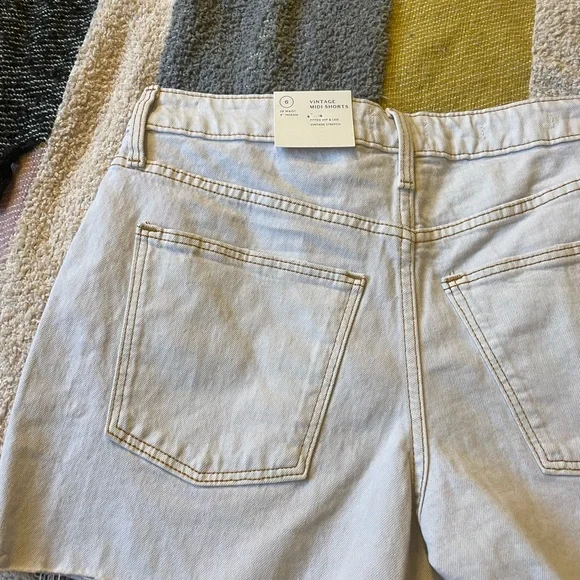 NWT Universal Thread Vintage Stretch White Denim Shorts - Picture 2 of 5